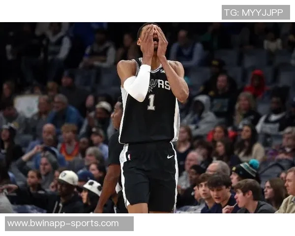 文班亚马高效砍下31分13板却因疑似受伤提前退赛但愿无碍