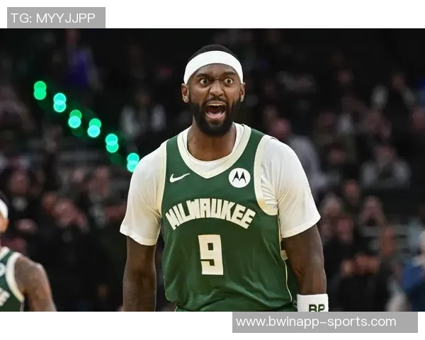 拳击手出击波蒂斯上篮遭无视犯规愤怒重拳击打篮架引发热议