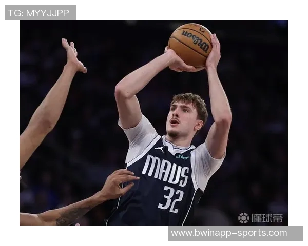 浓眉称赞弗拉格学习能力强助其适应比赛节奏并做出正确决策