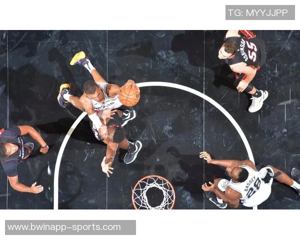 普尔状态火热半场12分钟狂砍16分2板三分命中率高达60